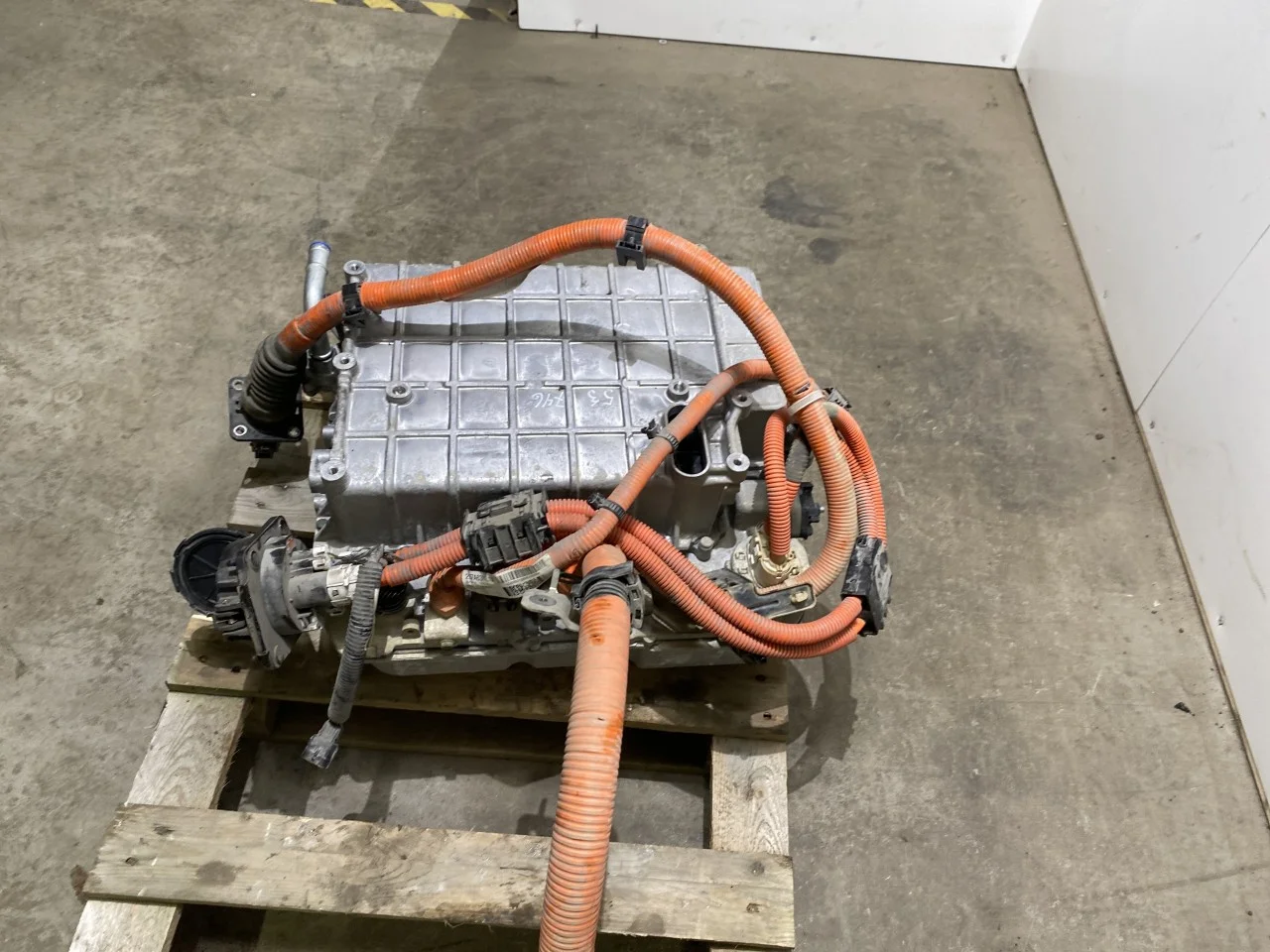 Nissan LEAF 2011-17 Battery charger view 4