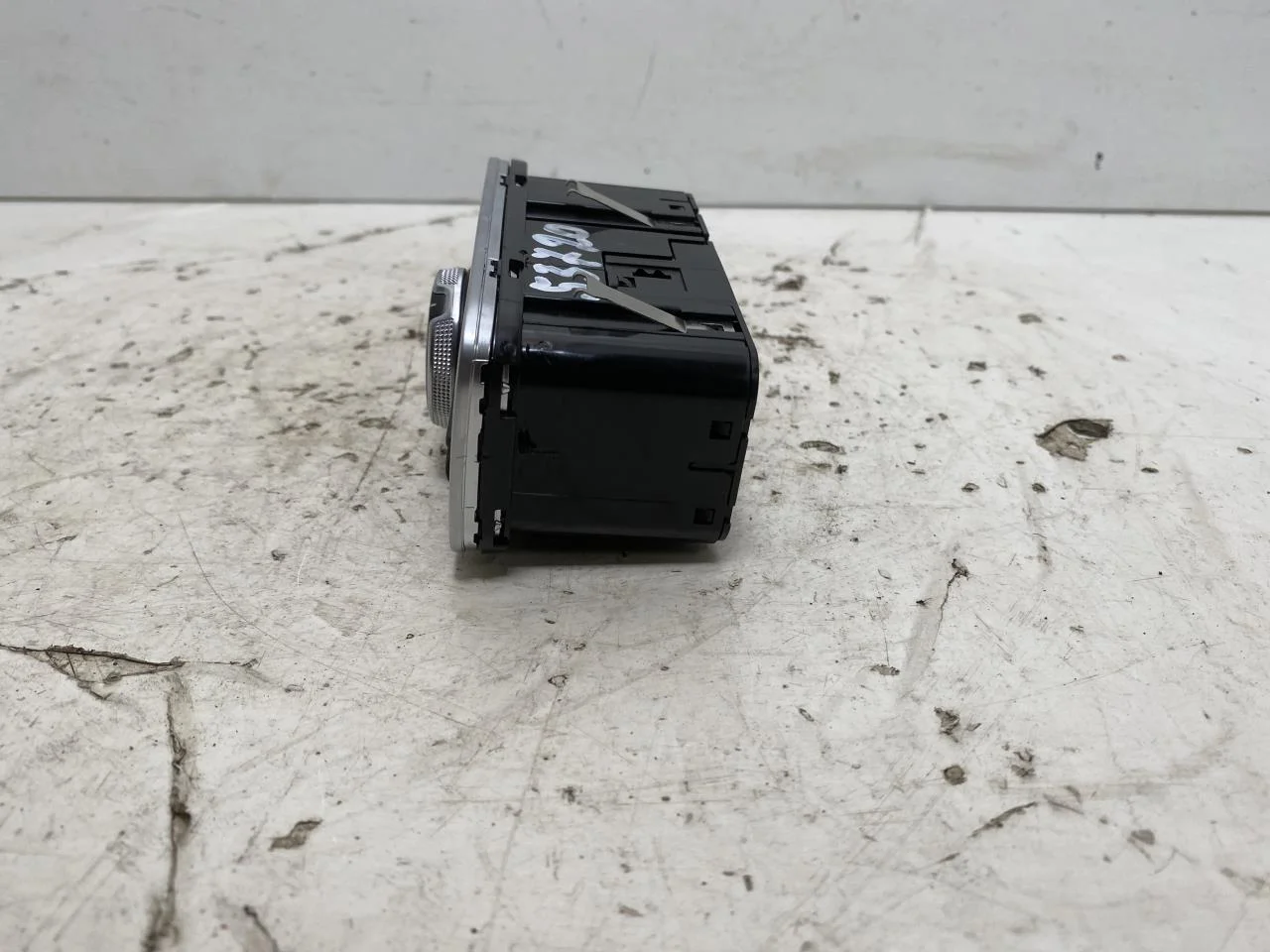 Mercedes EQA H243 2021- Headlight switch view 2