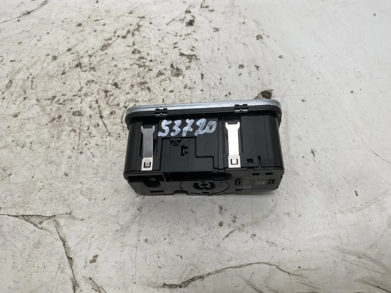 Mercedes EQA H243 2021- Headlight switch view 4