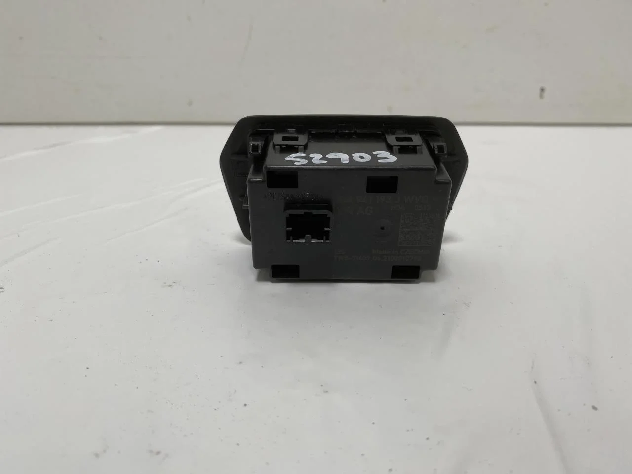 Volkswagen ID.4 2021- Headlight switch view 3