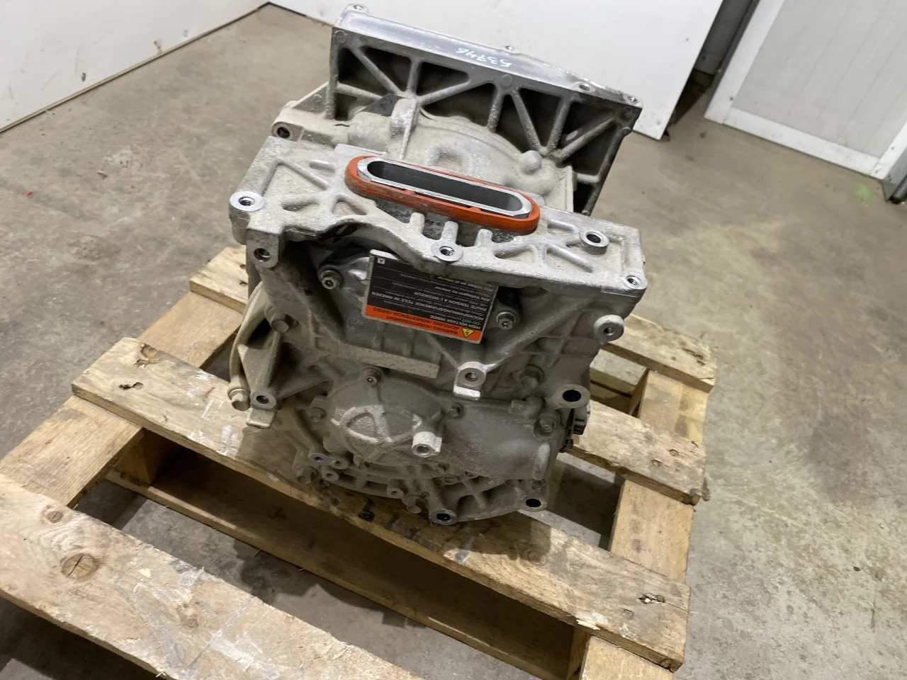 Nissan LEAF 2011-17 Elektromos motor, első nézet 2
