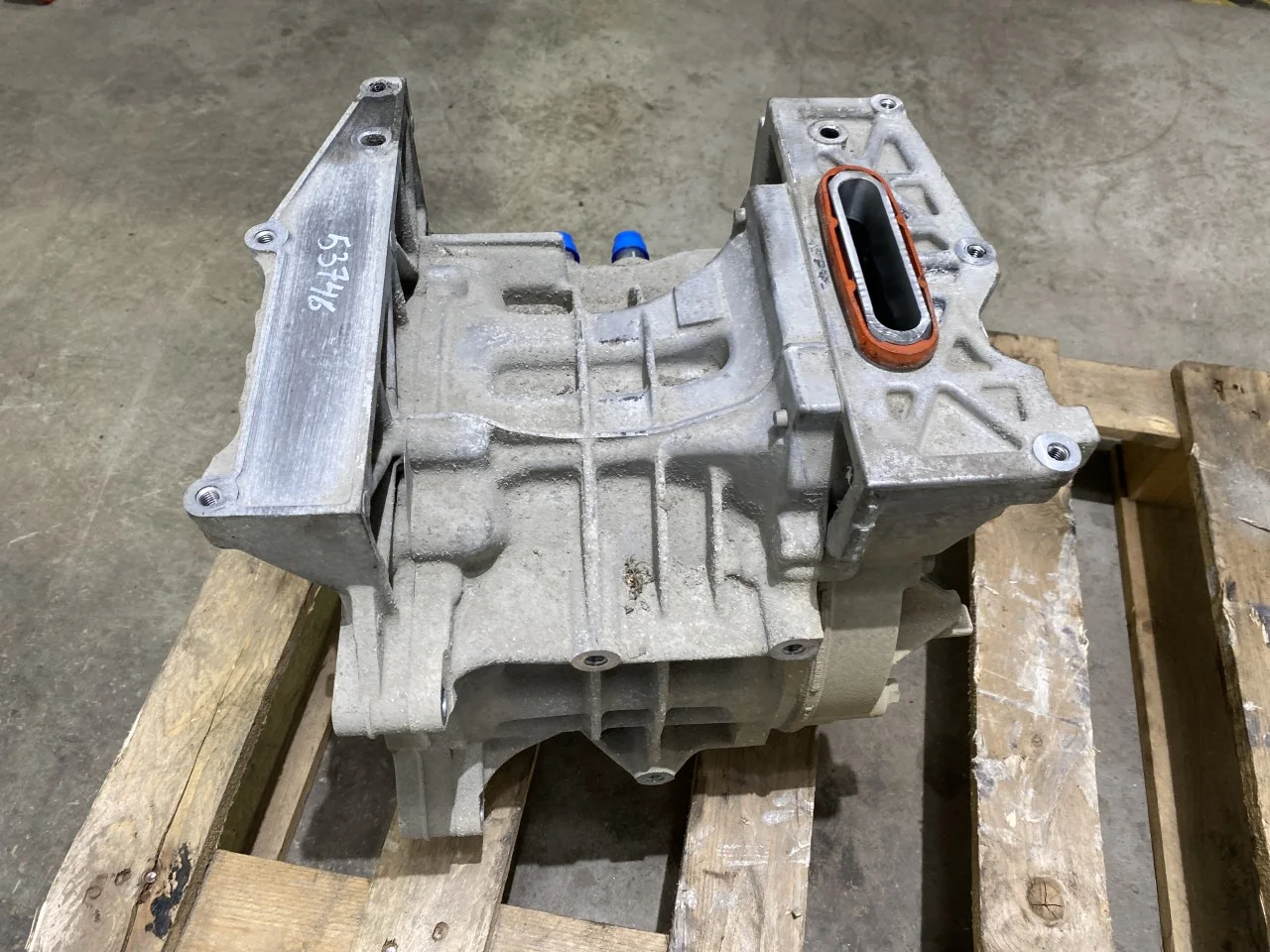 Nissan LEAF 2011-17 Elektromos motor, első nézet 3