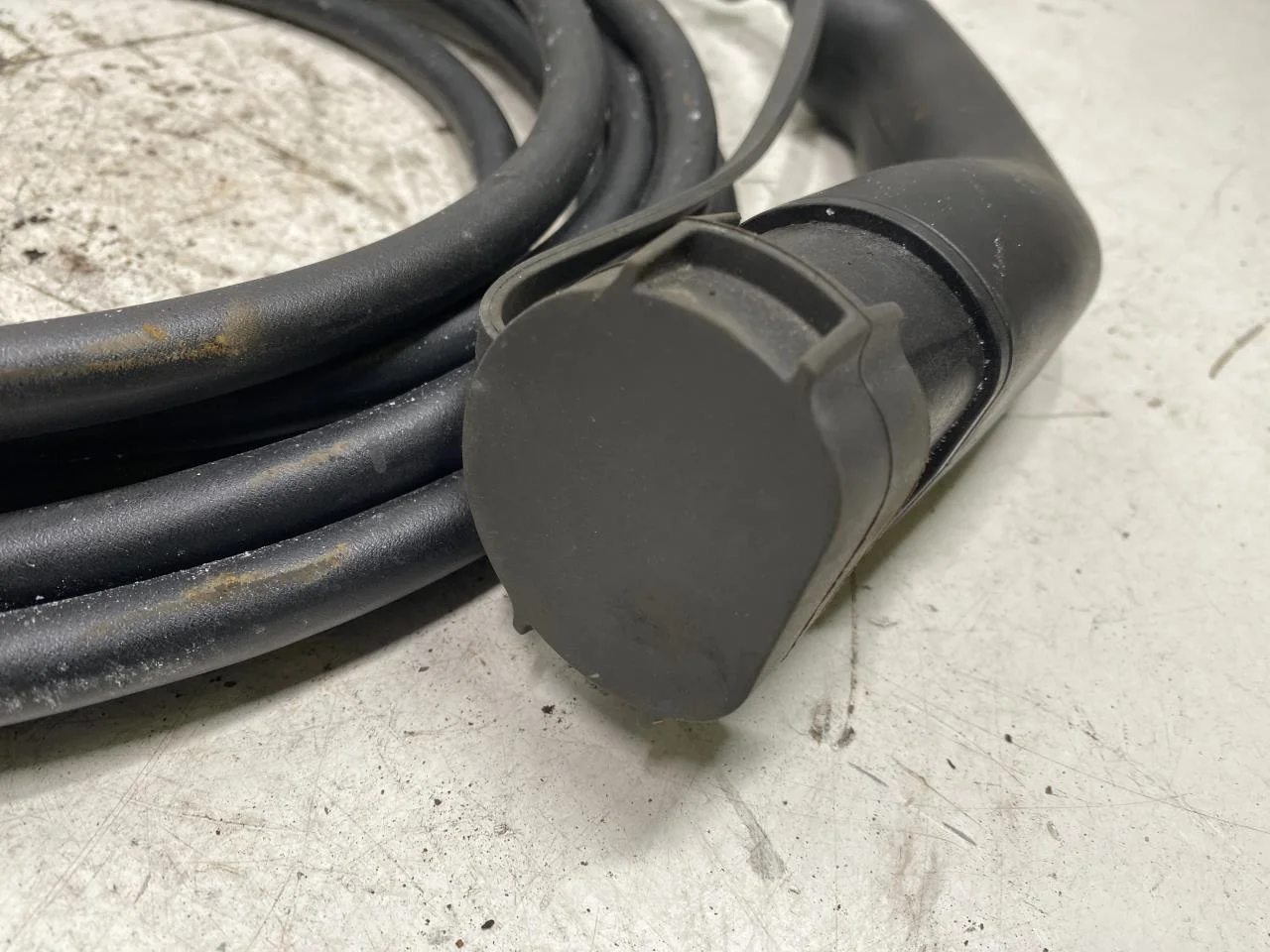 Nissan LEAF 2011-17 Battery charger view 4