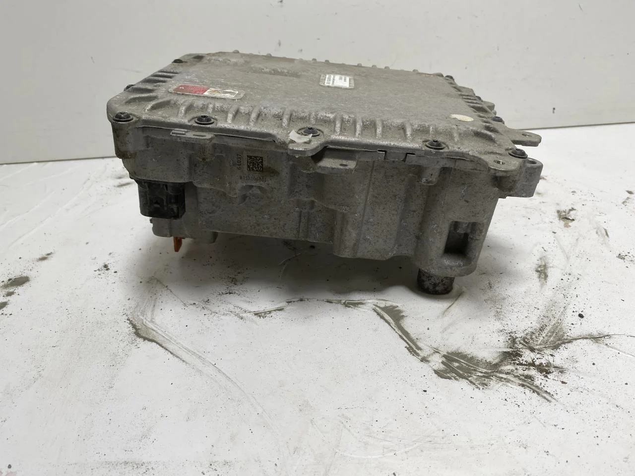 Volkswagen ID.4 2021- Inverter, 12-220V view 2