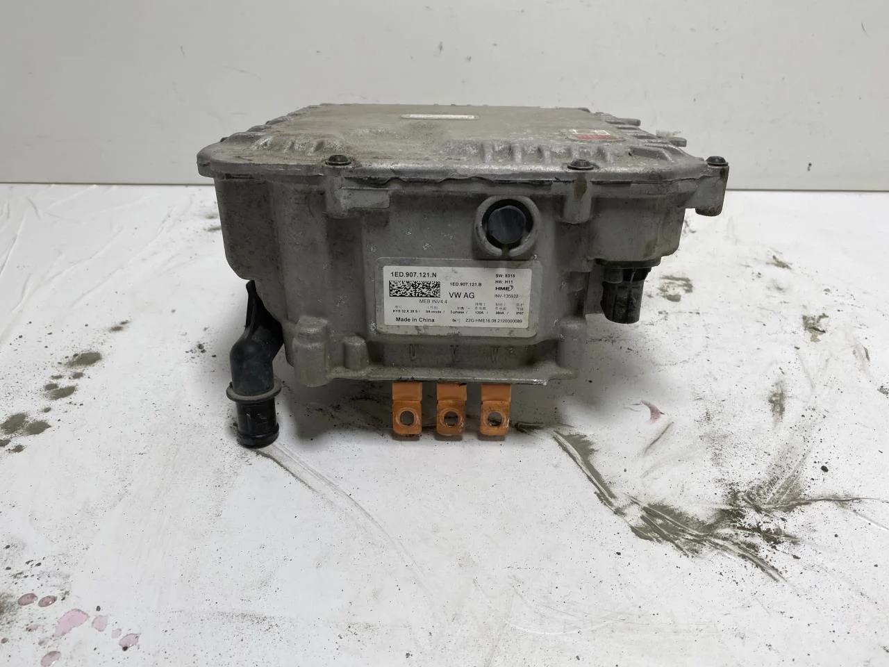 Volkswagen ID.4 2021- Inverter, 12-220V view 3