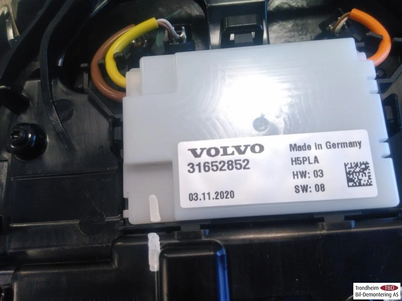 Polestar 2 2020- Interior roof light view 4
