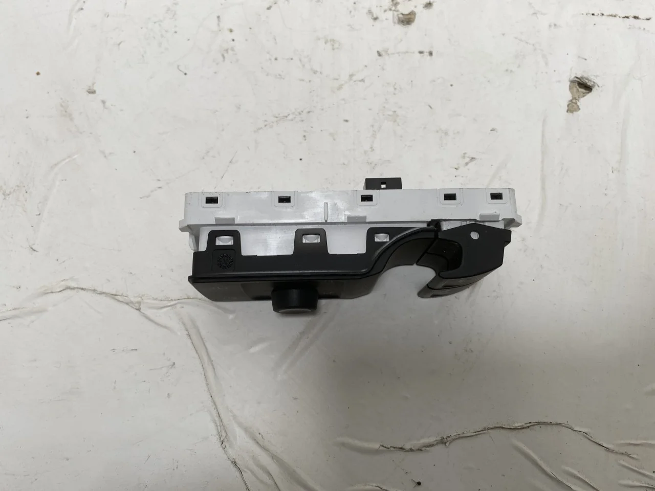Volkswagen ID.4 2021- Window regulator switch view 3