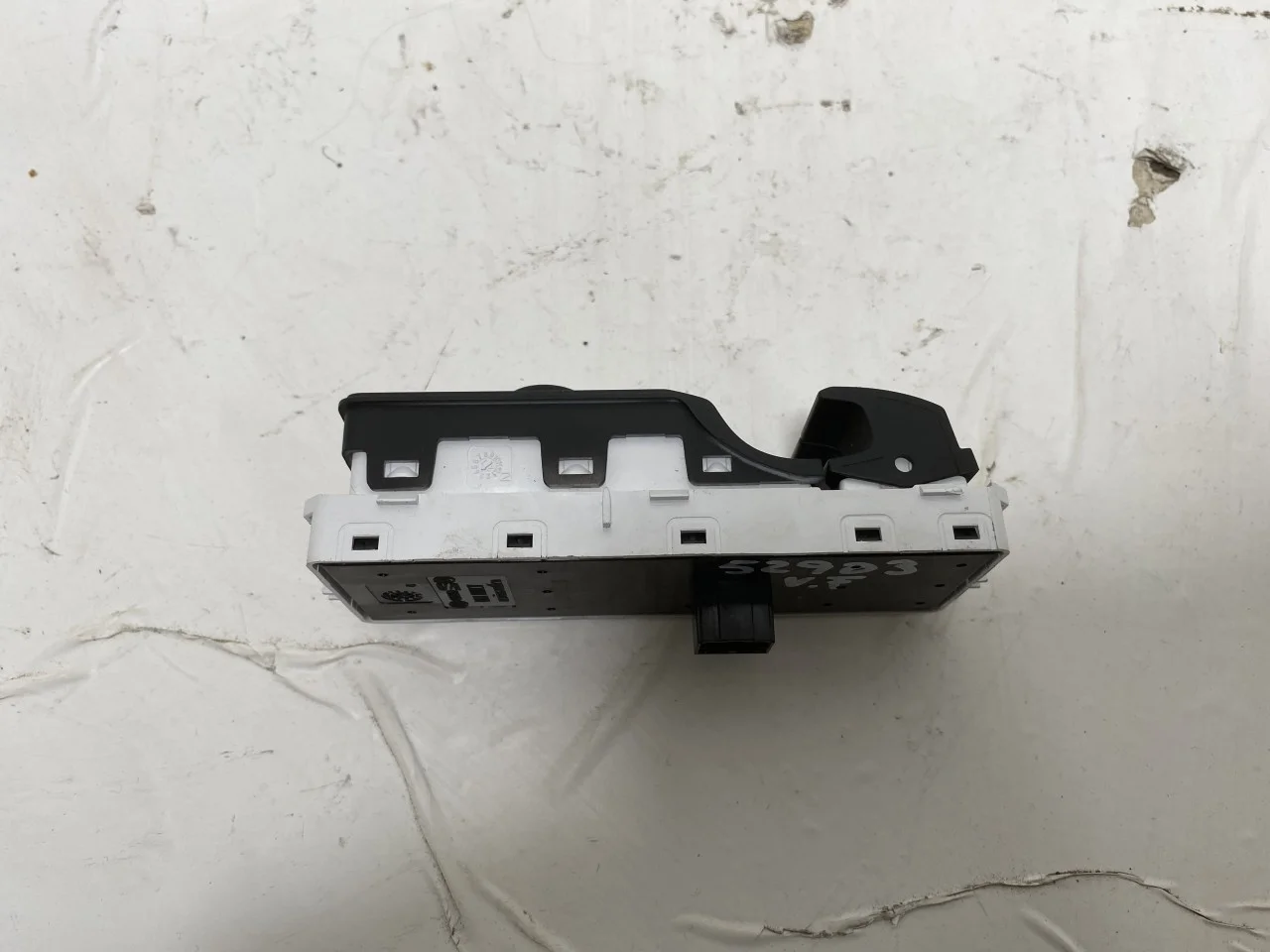 Volkswagen ID.4 2021- Window regulator switch view 4