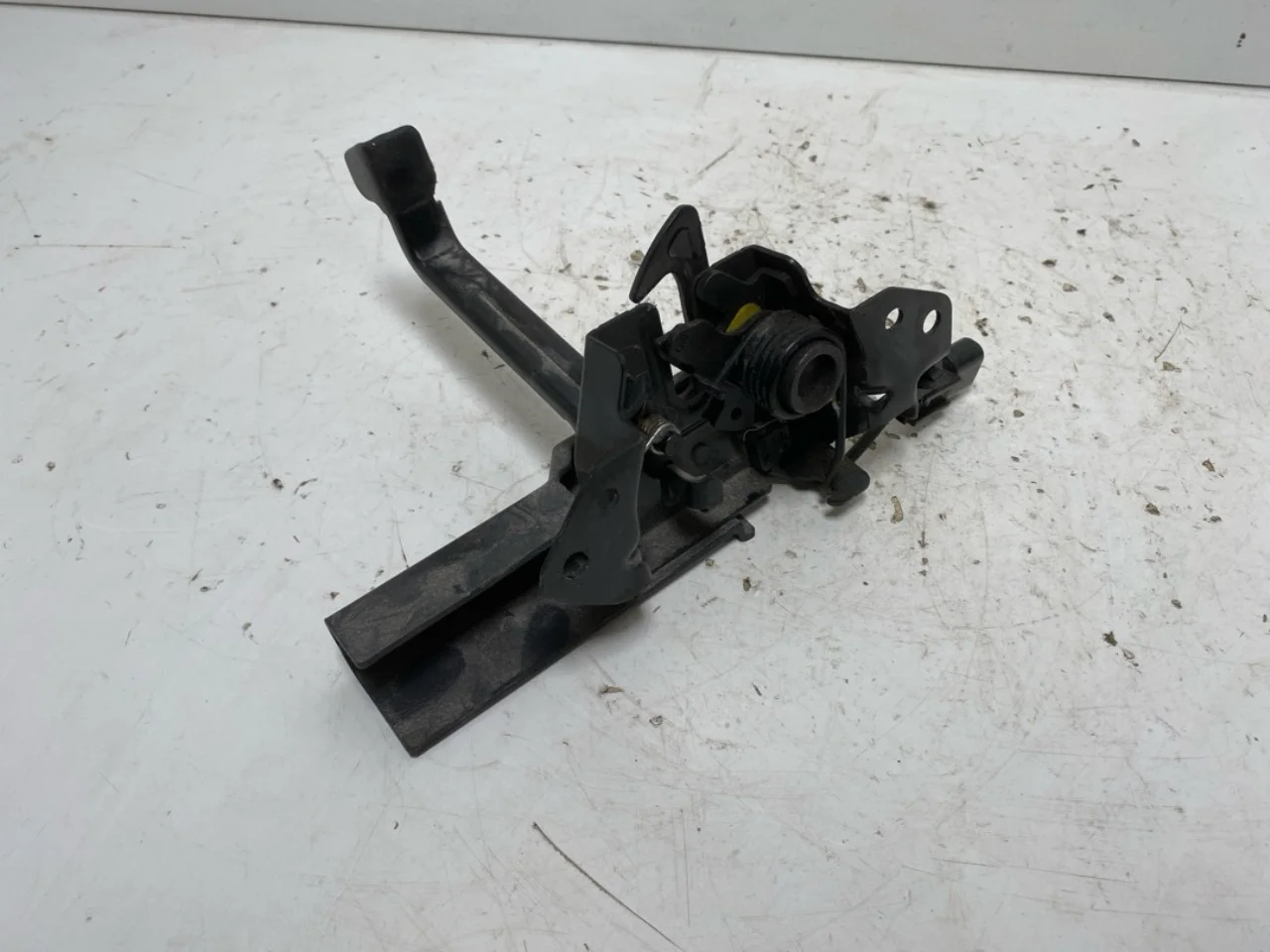 Hyundai IONIQ 5 NE 2022- Hood latch view 2