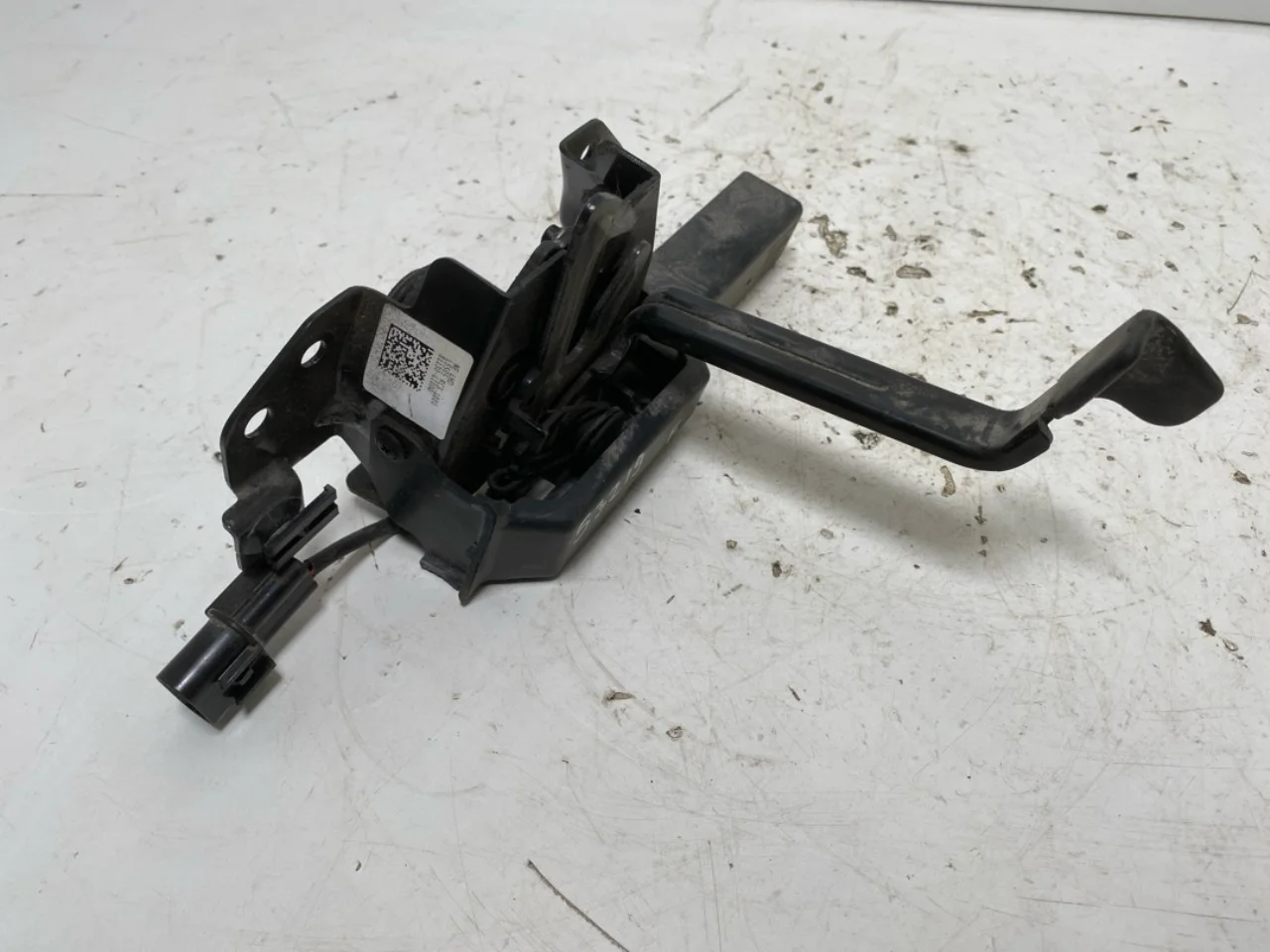 Hyundai IONIQ 5 NE 2022- Hood latch view 3