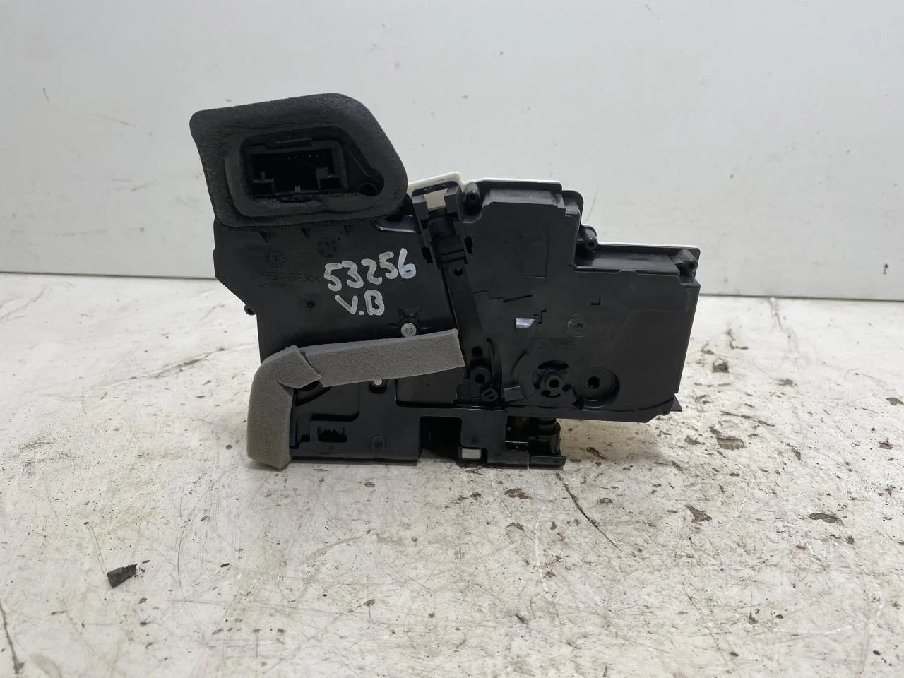 Volkswagen ID.7 TOURER 2024-> Door lock housing view 3