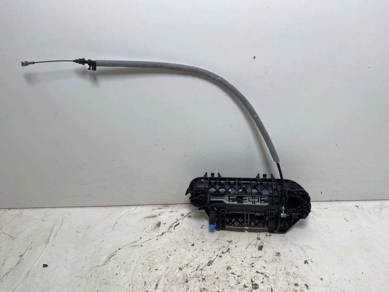 Volkswagen ID.7 TOURER 2024-> Left exterior door handle view 3