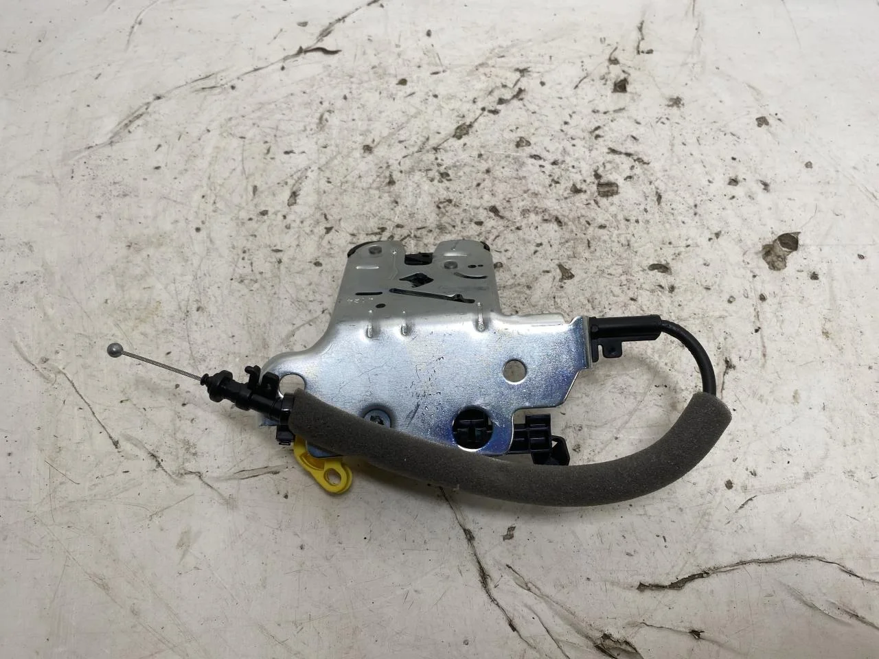 Volkswagen ID.7 TOURER 2024-> Tailgate lock view 3