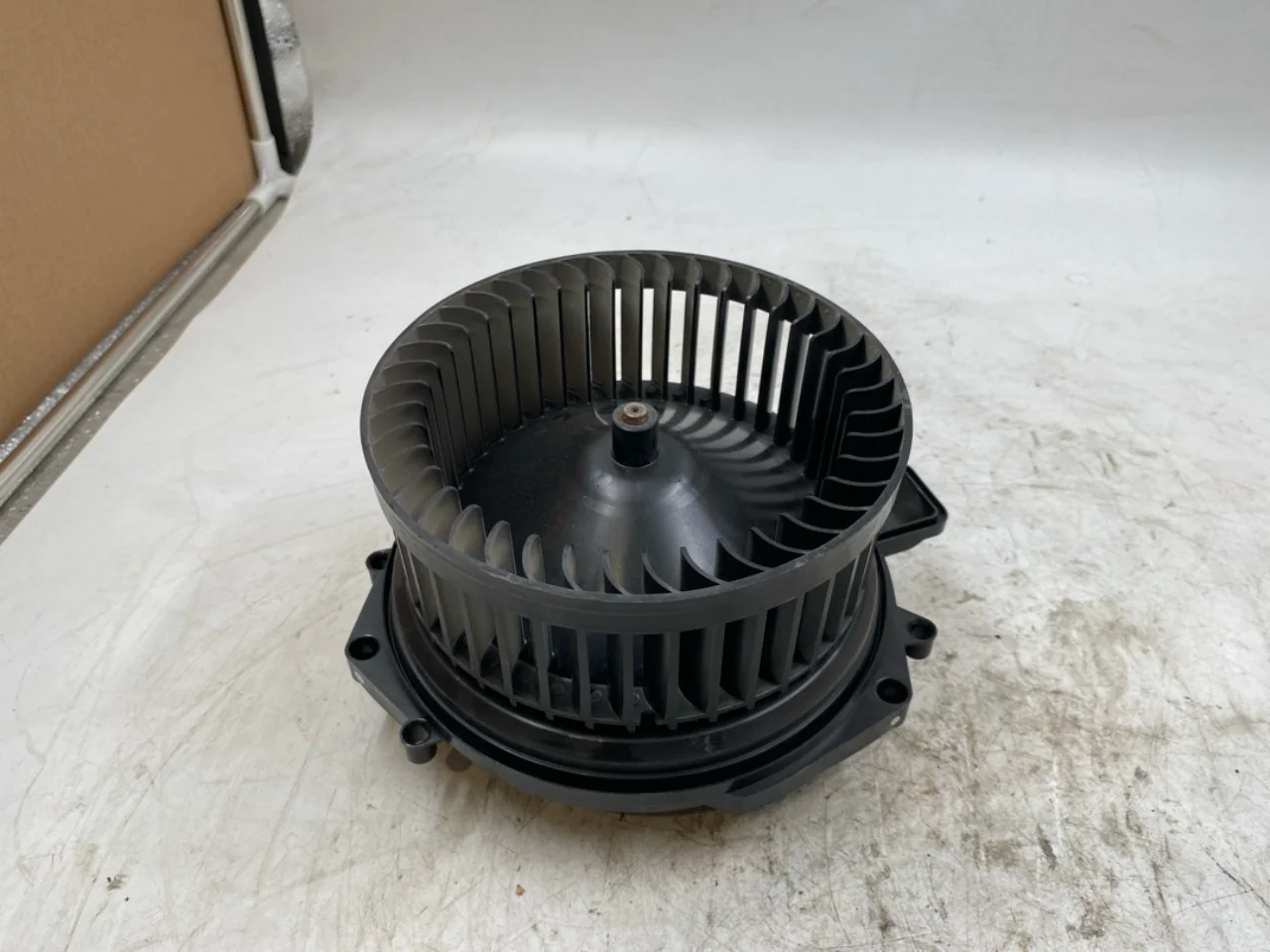 Mercedes EQS SUV X296 2022- Fűtésventilátor motor nézet 2