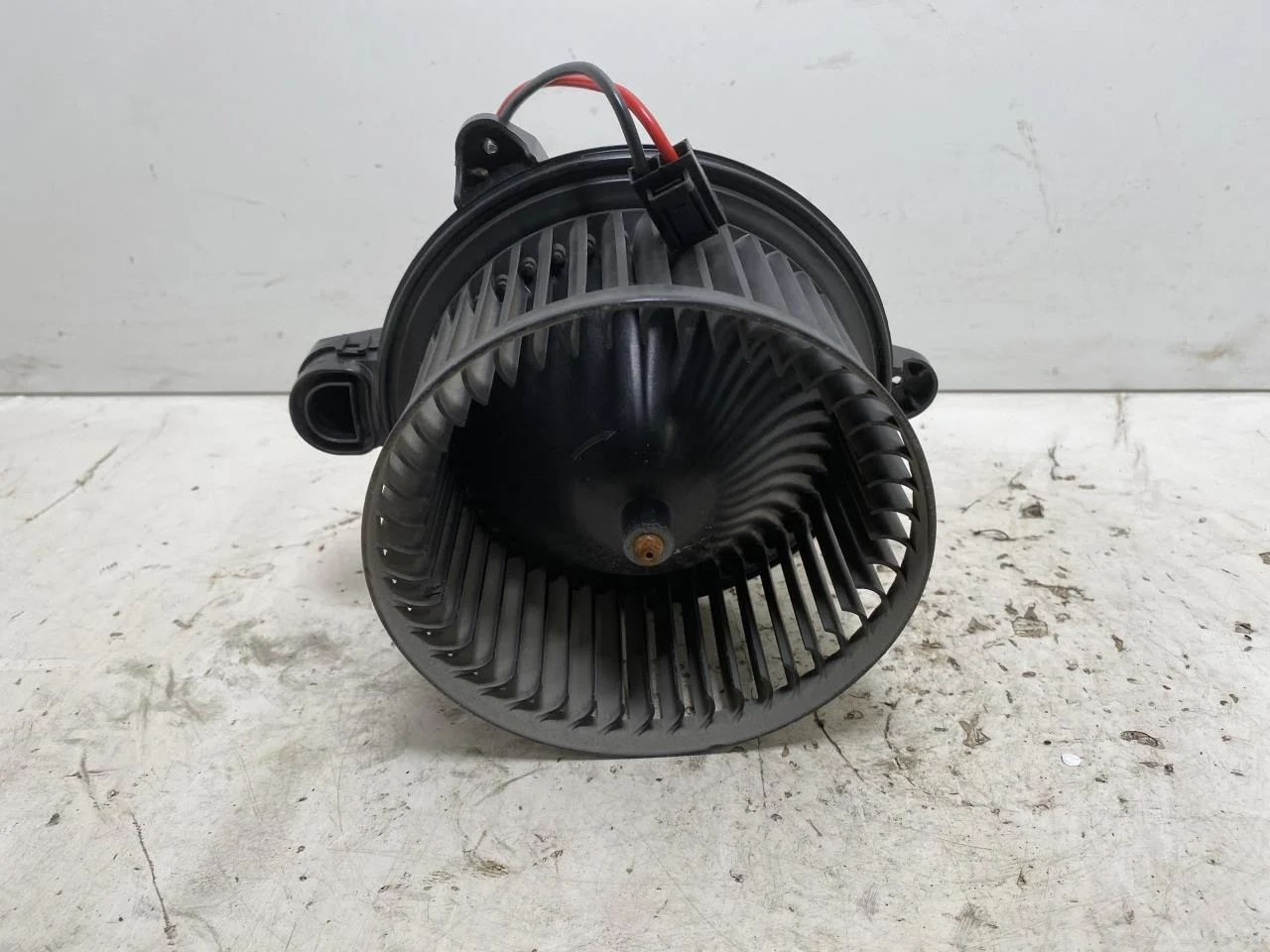 Mercedes EQA H243 2021- Fűtésventilátor motor nézet 4