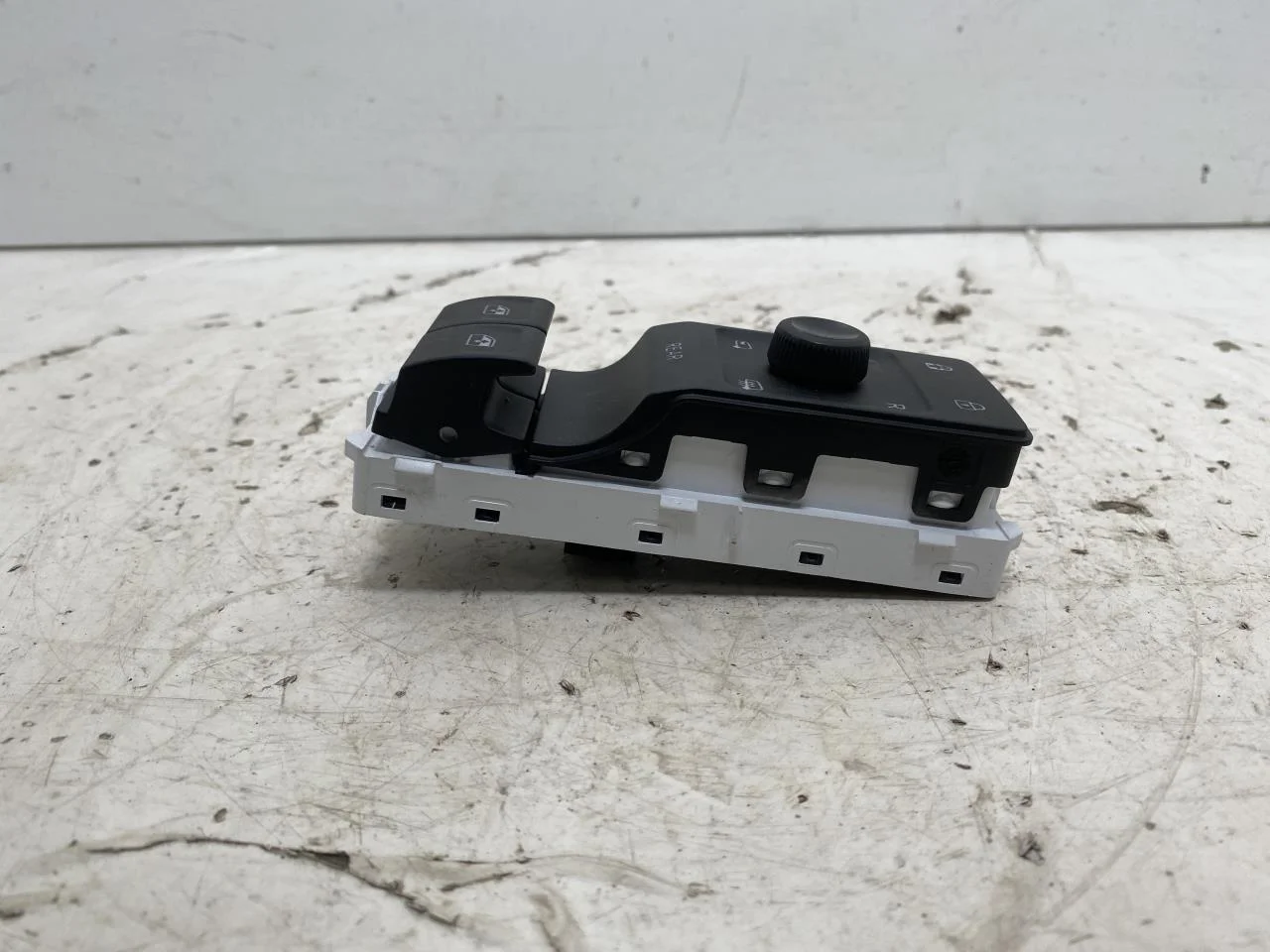 Volkswagen ID.7 TOURER 2024-> Window regulator switch view 3