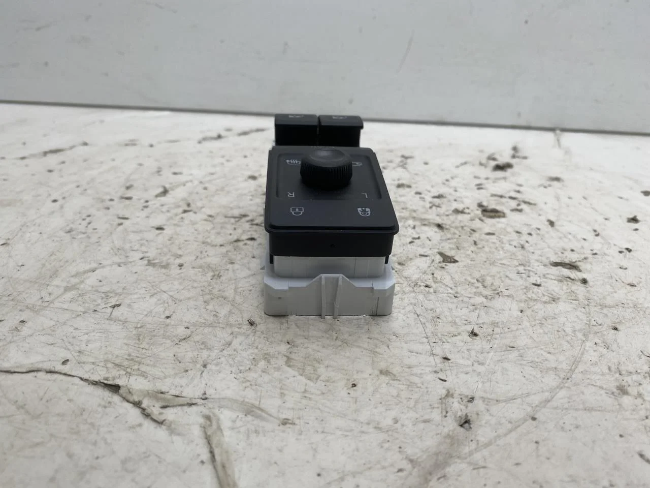Volkswagen ID.7 TOURER 2024-> Window regulator switch view 4