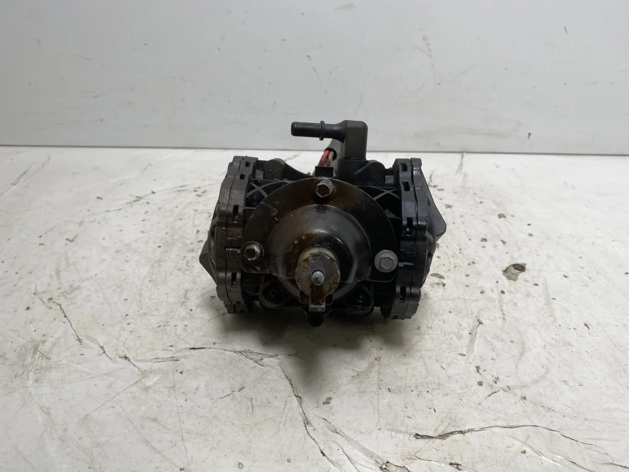 Opel / Vauxhall OPEL MOKKA 21 > Vacuum pump view 2