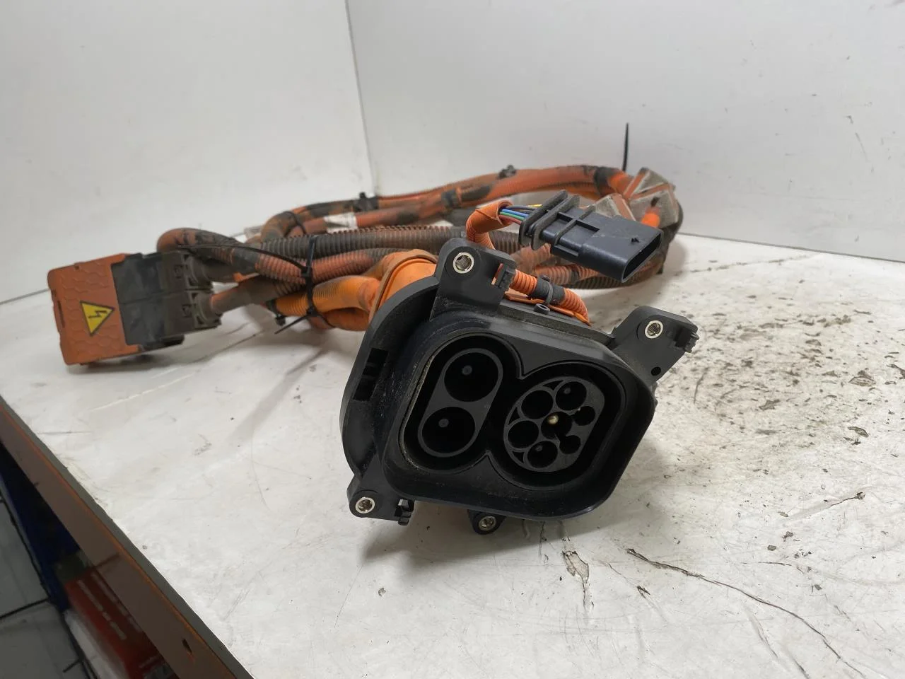 Opel / Vauxhall OPEL MOKKA 21 > Töltőnyílás fedél, elektromos / hibrid nézet 3