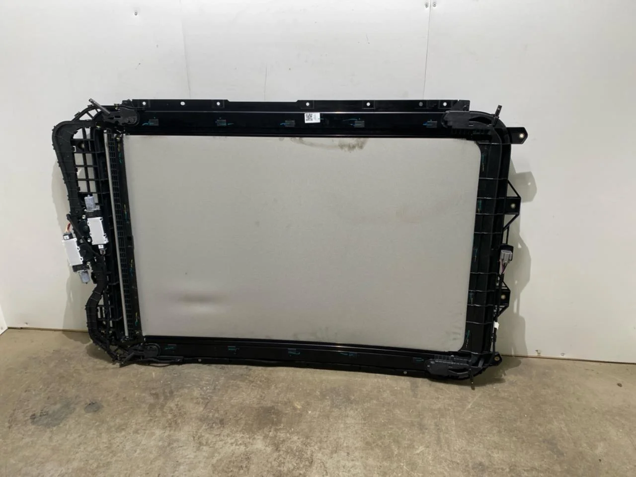 Maxus EUNIQ5 MPV 2021- Roof view 2