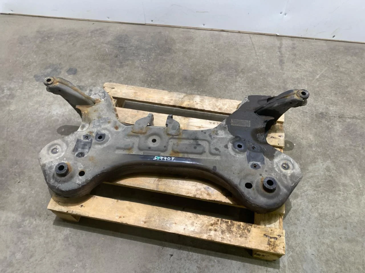 Maxus EUNIQ5 MPV 2021- Front subframe