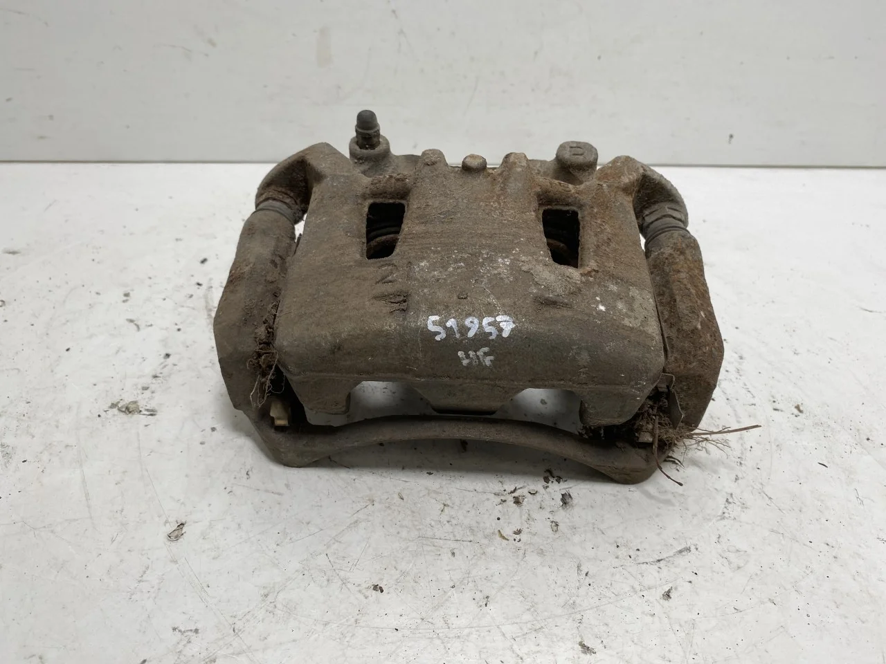 Nissan LEAF 2017-24 Front left brake caliper