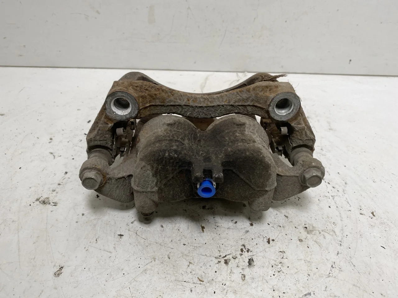 Nissan LEAF 2017-24 Front left brake caliper view 2