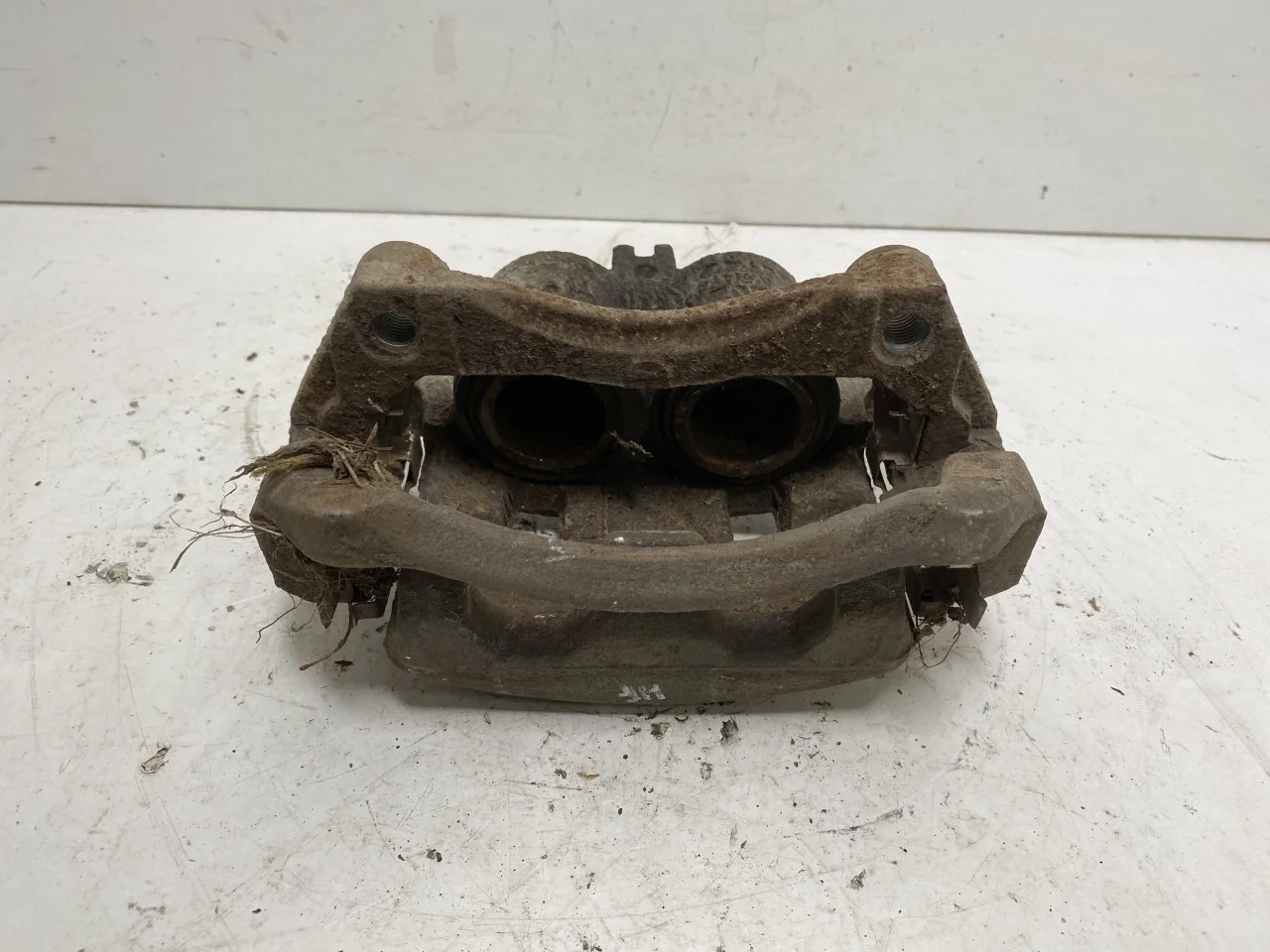 Nissan LEAF 2017-24 Front left brake caliper view 4