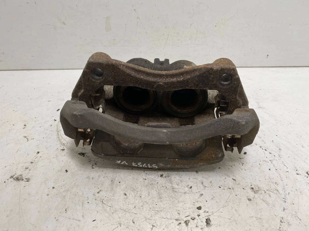 Nissan LEAF 2017-24 Front right brake caliper view 4