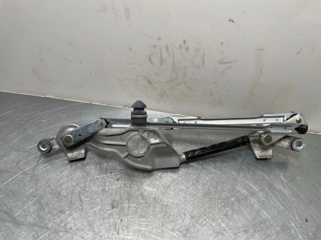 Hyundai KONA / ELECTRIC 2018-23 Windshield wiper linkage view 2