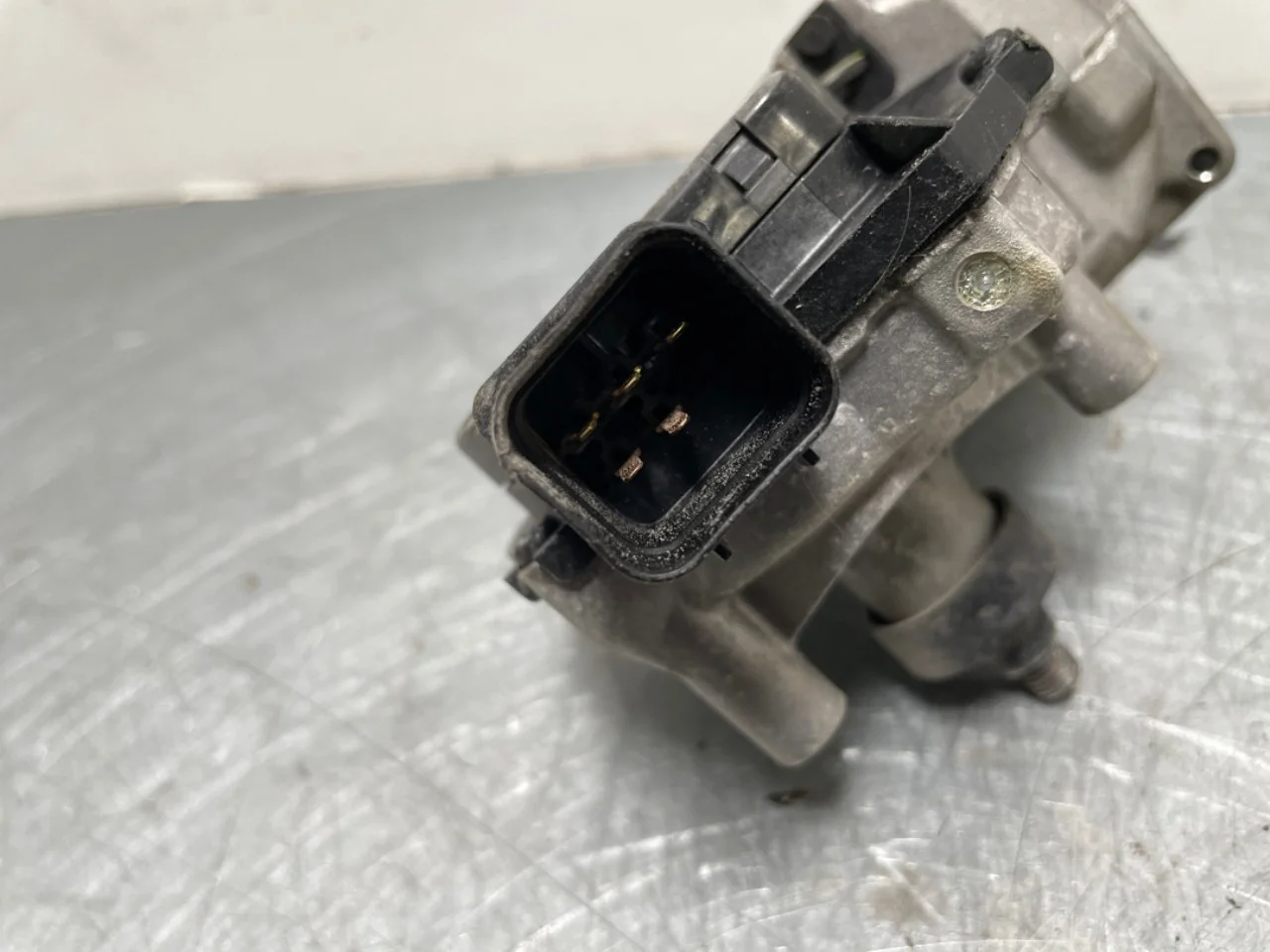 Hyundai KONA / ELECTRIC 2018-23 Windshield wiper motor view 3