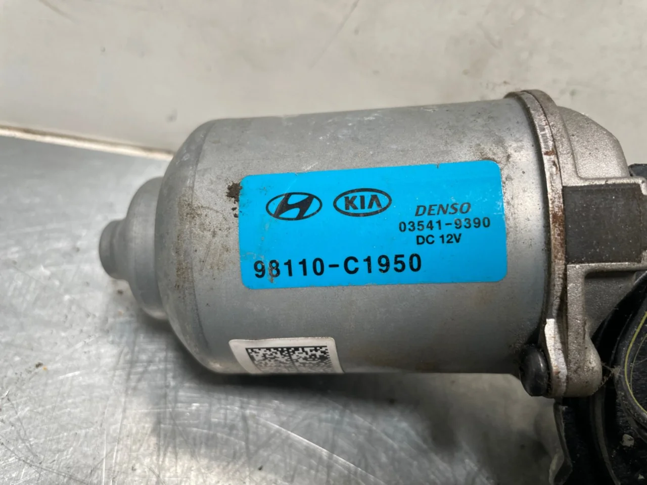 Hyundai KONA / ELECTRIC 2018-23 Windshield wiper motor view 4