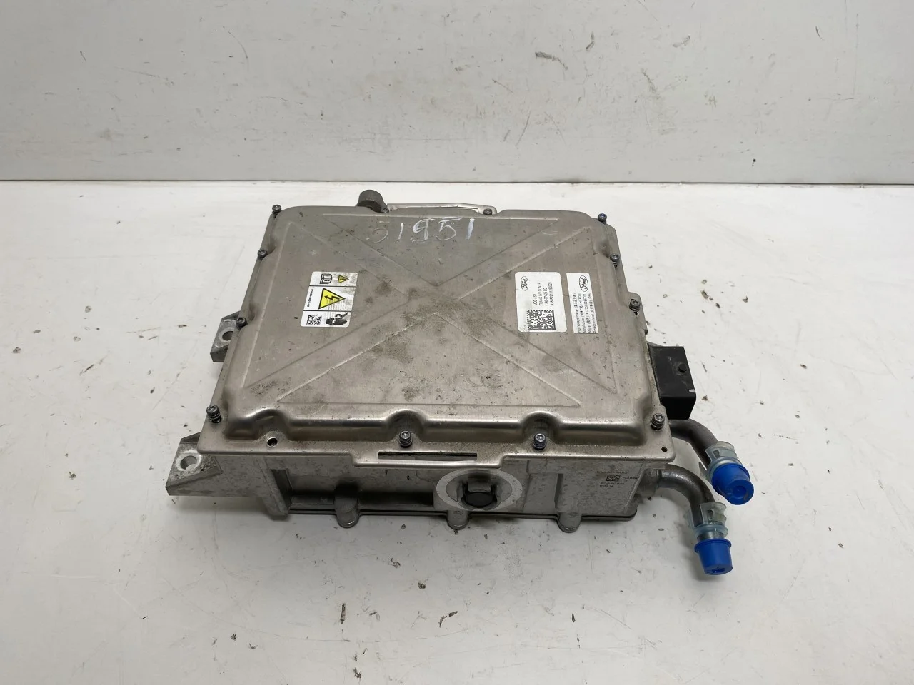 Ford MUSTANG MACH-E 2021- Invertor, 12-220V