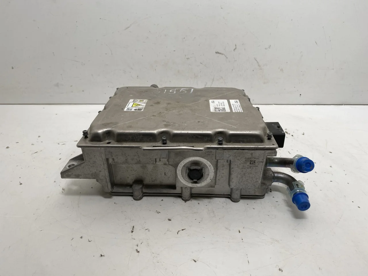 Ford MUSTANG MACH-E 2021- Invertor, 12-220V vedere 2