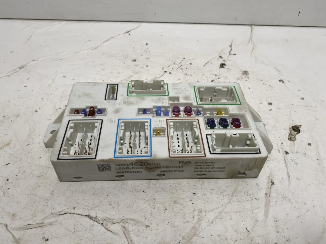 Peugeot 3008/E-3008 2024- Fuse box / electrical center