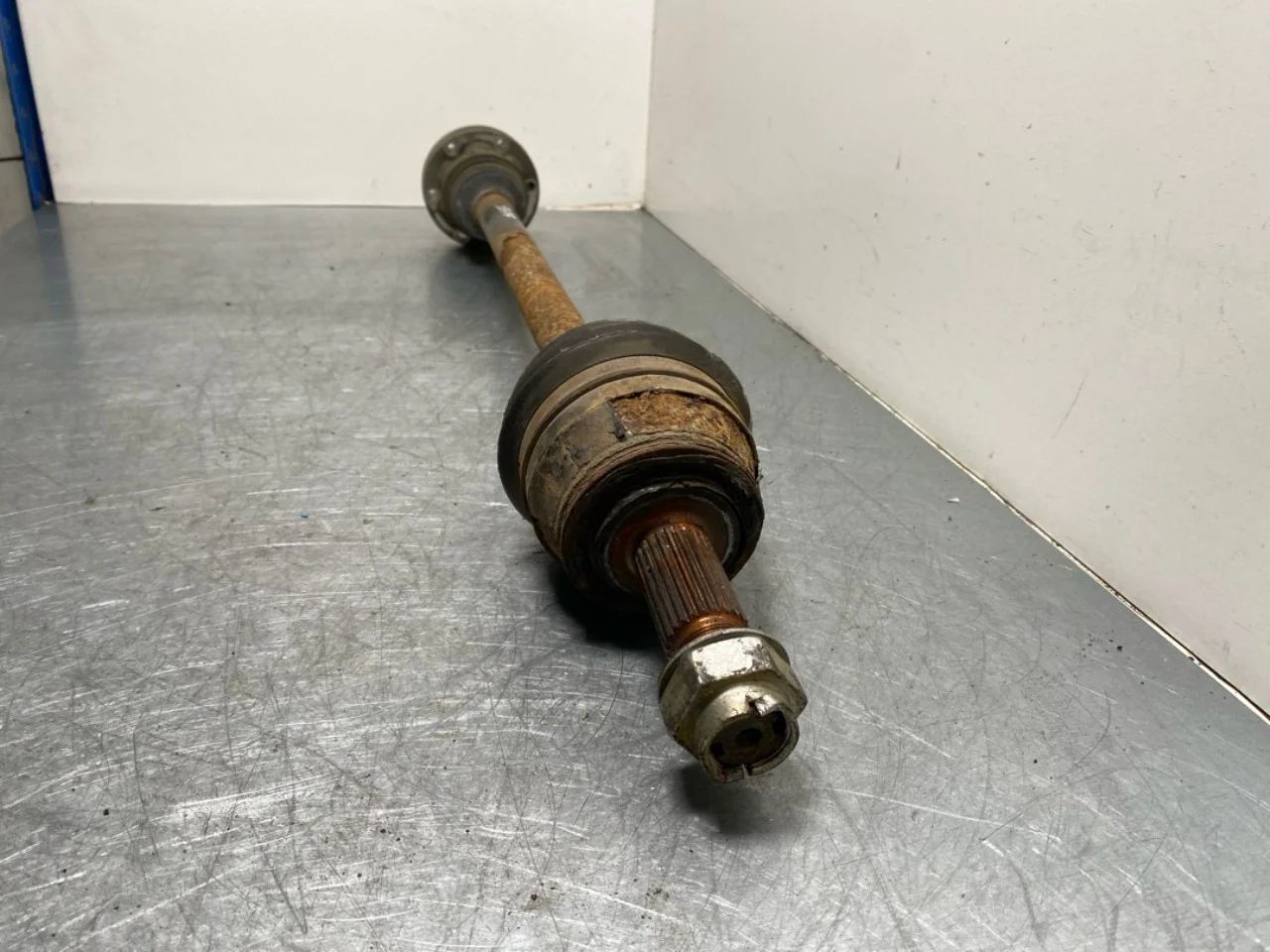 Fiat 500 2007->>24 Front right driveshaft view 2