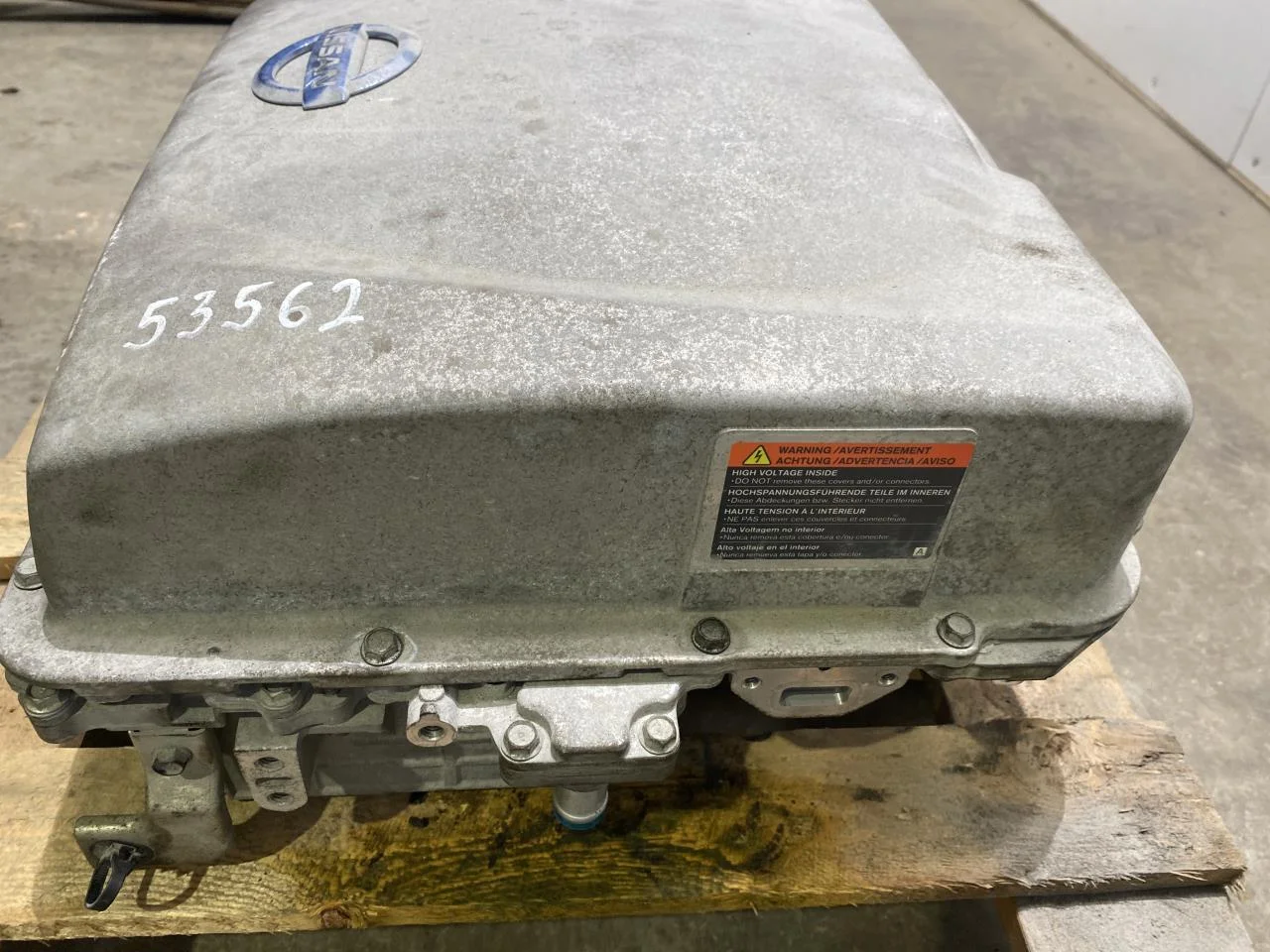 Nissan LEAF 2011-17 Voltage converter, battery view 4