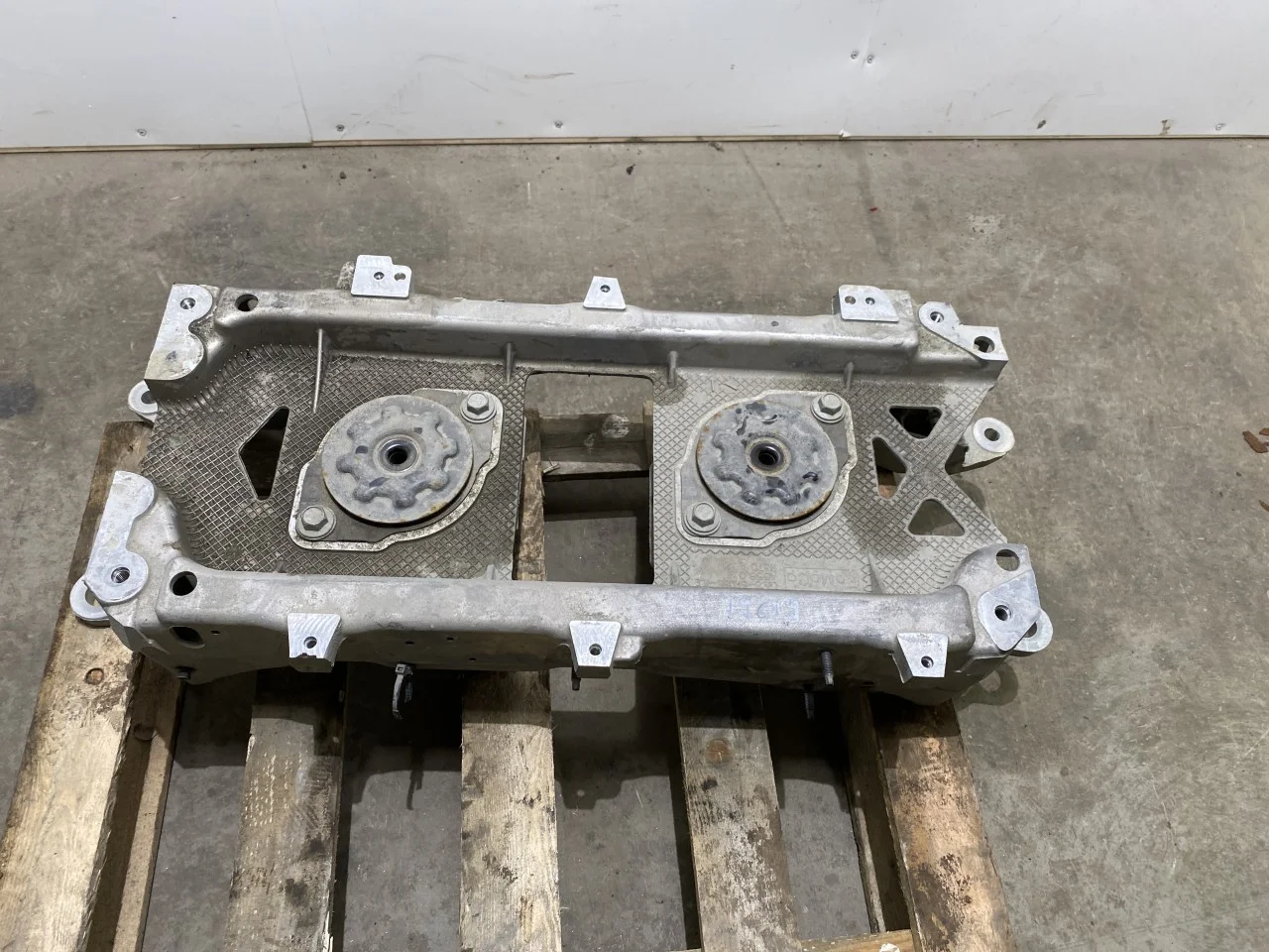Ford MUSTANG MACH-E 2021- Engine mount, steel / aluminum view 2