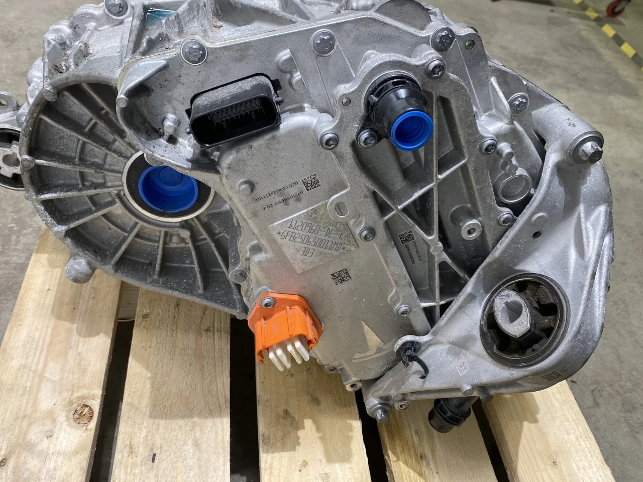 Tesla MODEL Y 2021- Elektromos motor, első nézet 3