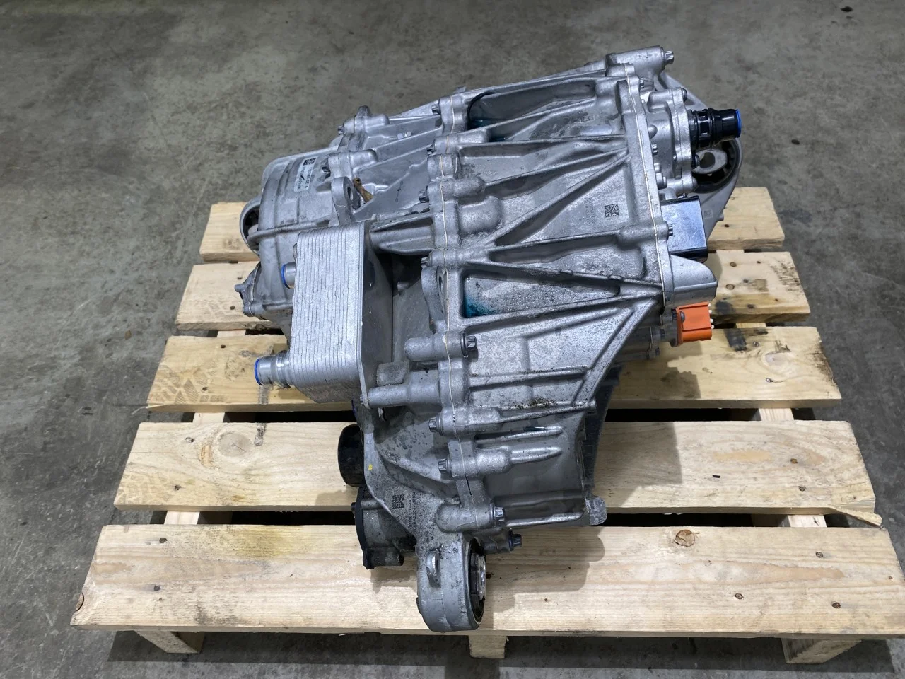 Tesla MODEL Y 2021- Elektromos motor, első nézet 4