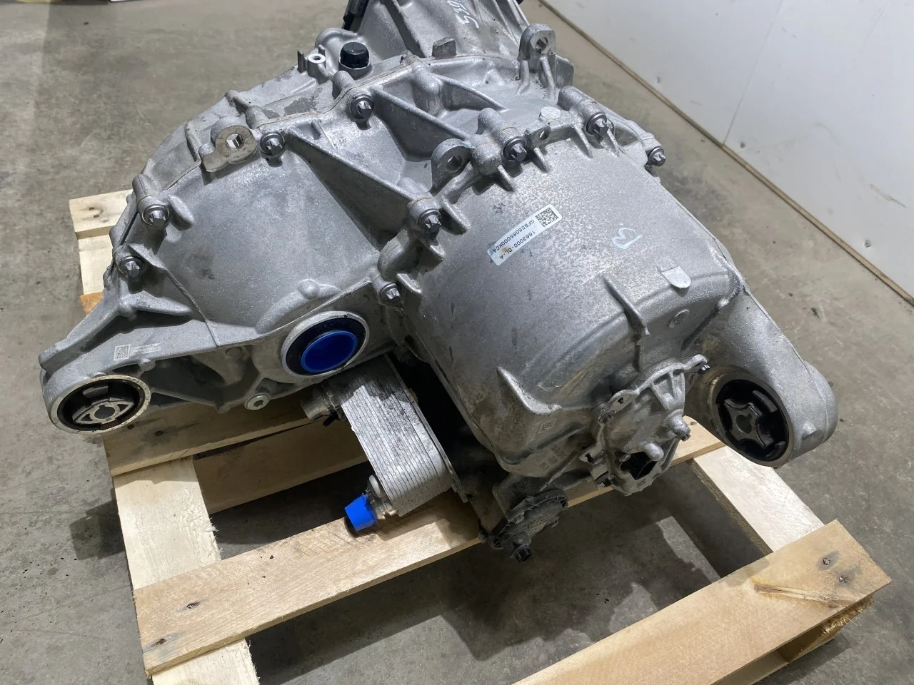 Tesla MODEL Y 2021- Elektromos motor, hátsó nézet 2