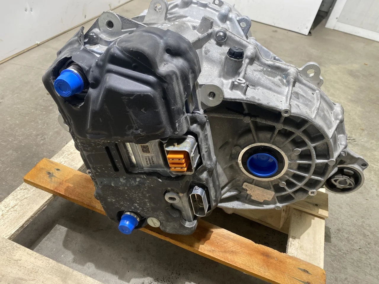 Tesla MODEL Y 2021- Elektromos motor, hátsó nézet 3