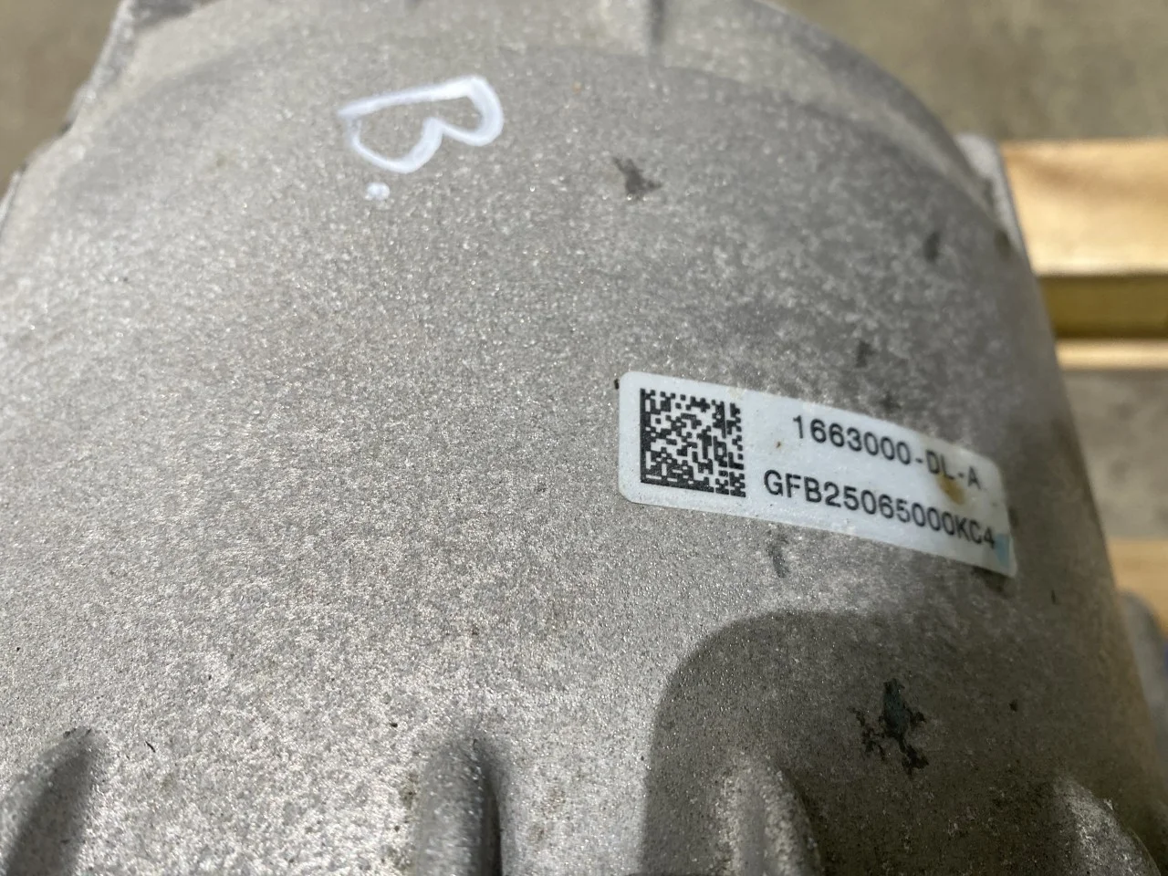 Tesla MODEL Y 2021- Elektromos motor, hátsó nézet 4