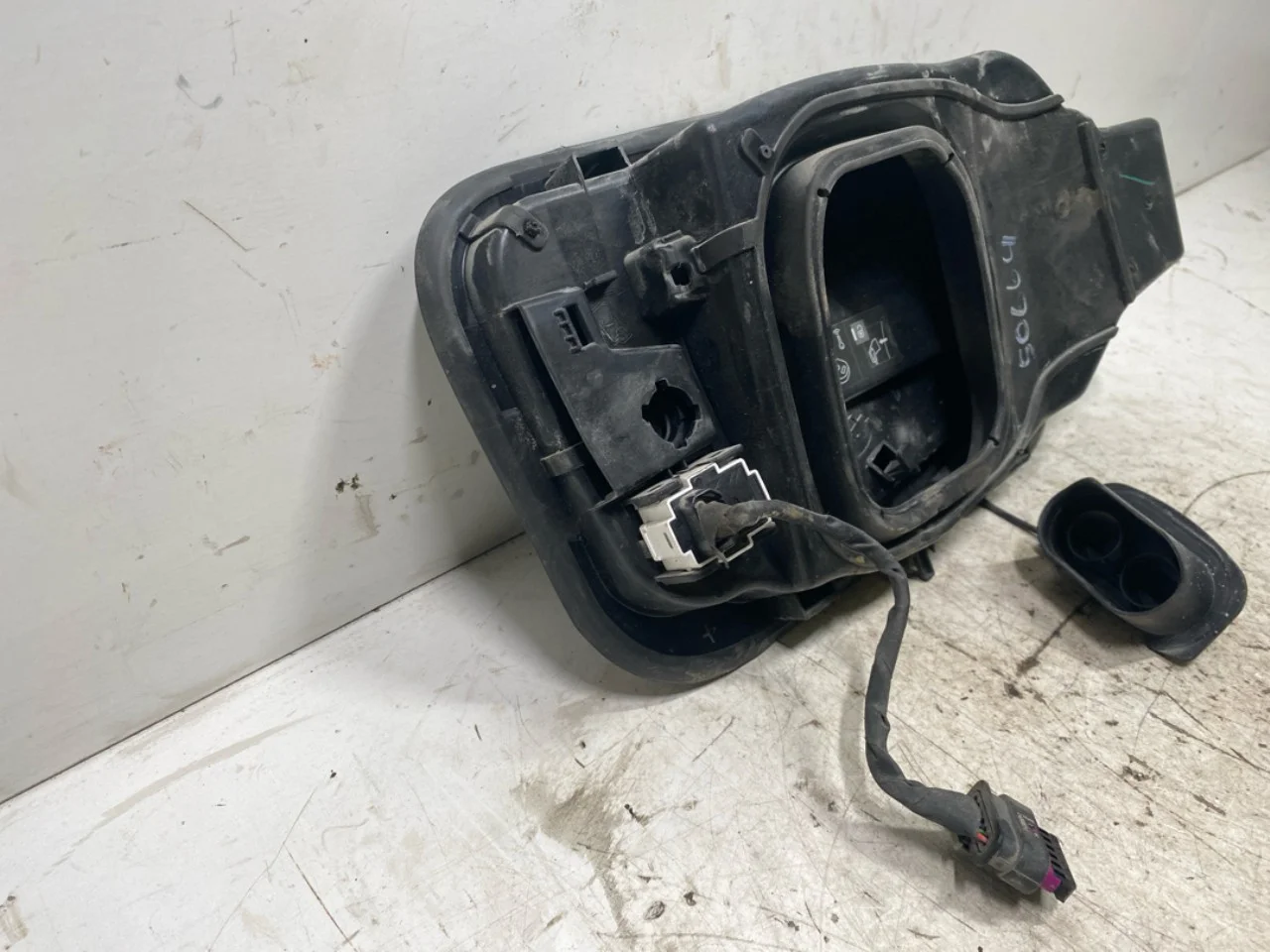 Citroen C4/E-C4 C4X/E-C4X 21->> Capac port încărcare, electric / hibrid vedere 4