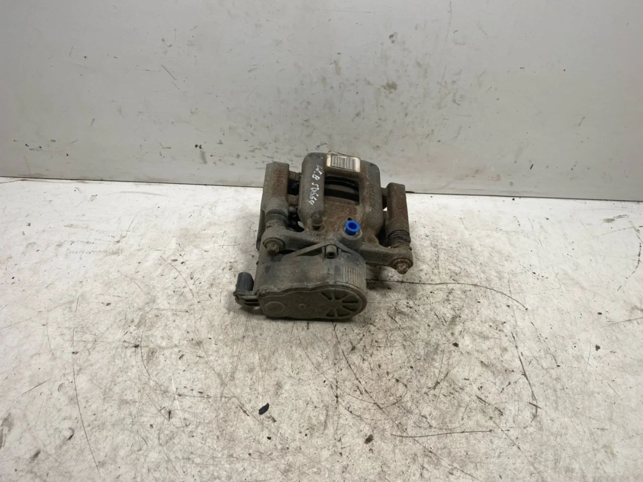 Citroen C4/E-C4 C4X/E-C4X 21->> Rear right brake caliper view 2