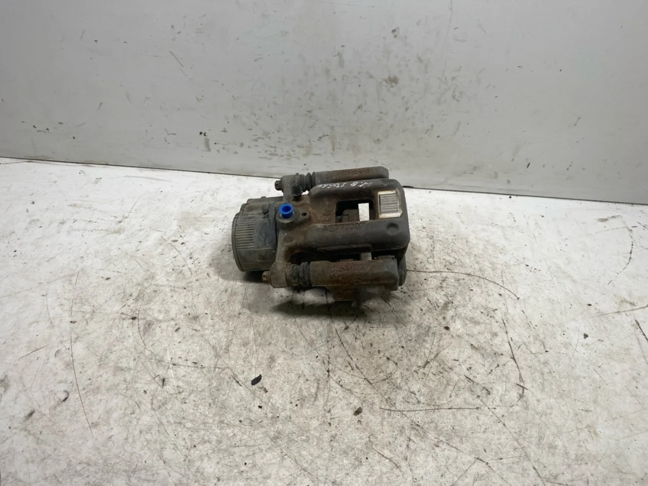 Citroen C4/E-C4 C4X/E-C4X 21->> Rear right brake caliper view 3