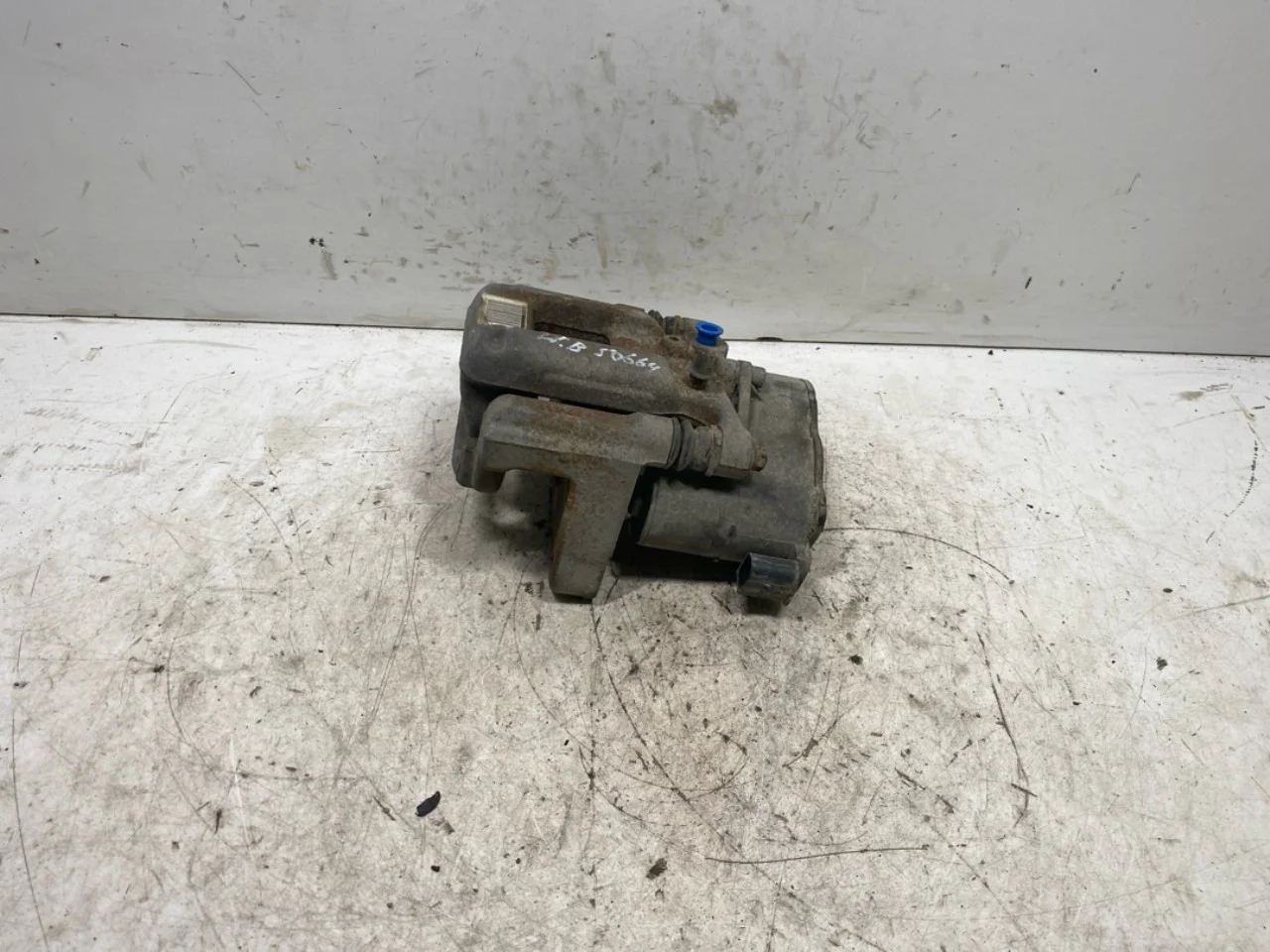 Citroen C4/E-C4 C4X/E-C4X 21->> Rear right brake caliper view 4