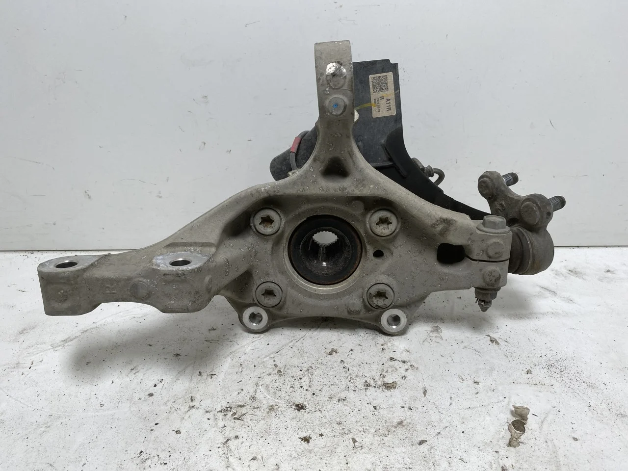 Kia EV6 2022- Front right steering knuckle view 3