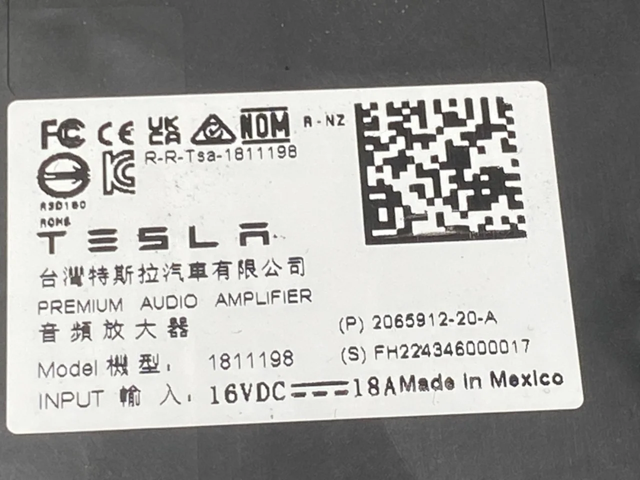 Tesla MODEL Y 2021- Rádió / hifi erősítő nézet 3