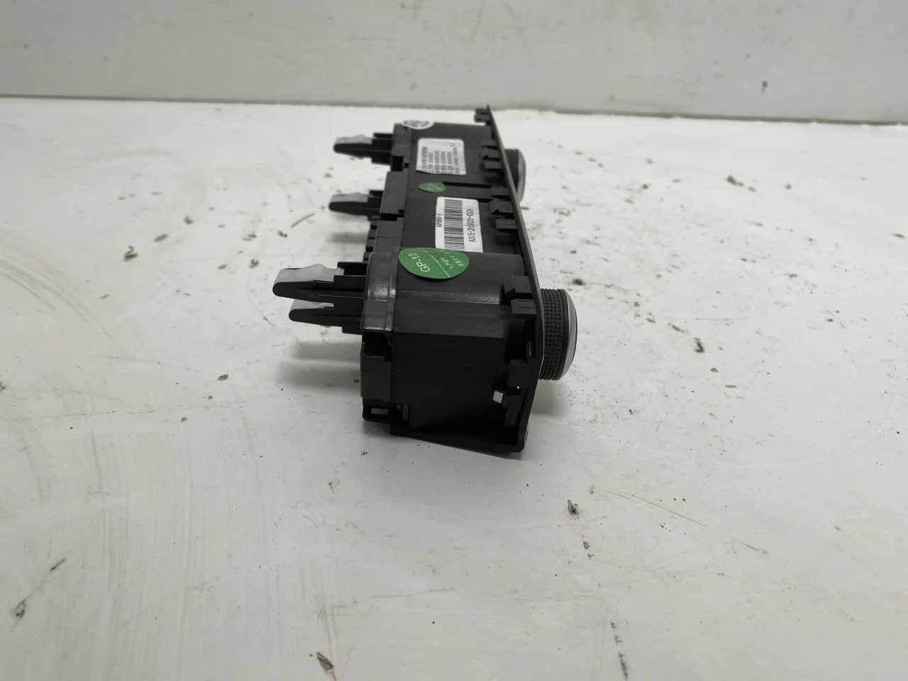 Maxus EUNIQ5 MPV 2021- Heater control unit view 2